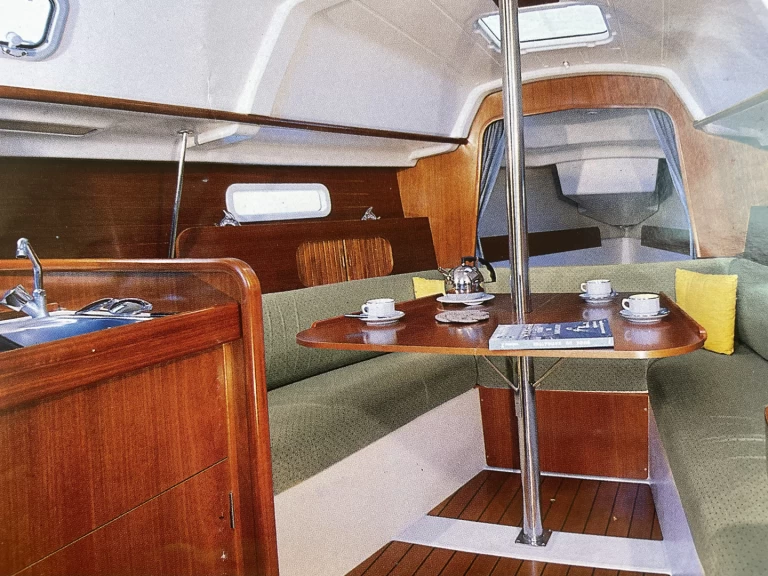 Sailboat hire in La Grande-Motte - Jeanneau oceanis 281