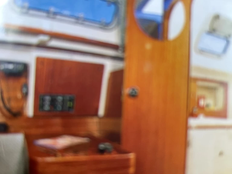 Hire a Jeanneau oceanis 281 La Grande-Motte