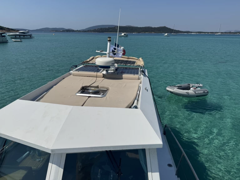 Motorboat hire in Sainte-Lucie de Porto-Vecchio - Meta Yacht JMF 32