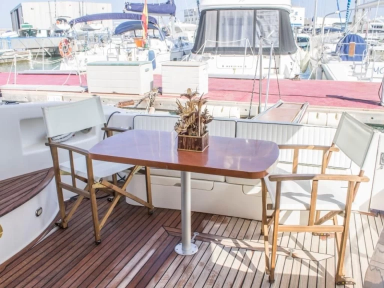 Yacht hire Villefranche-sur-Mer cheap Princess 45 Fly