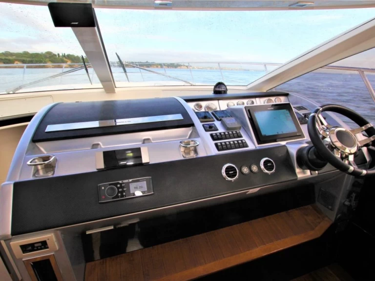 Luxury Yacht hire in Saint-Raphaël - Absolute Yachts ABSOLUTE 52