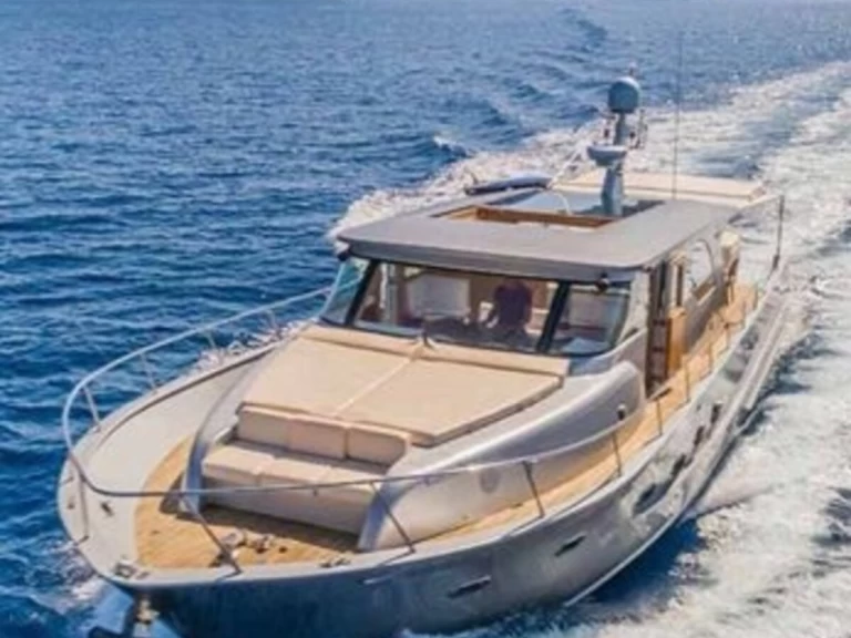 Hire Luxury Yacht with or without skipper Lobster Dénia