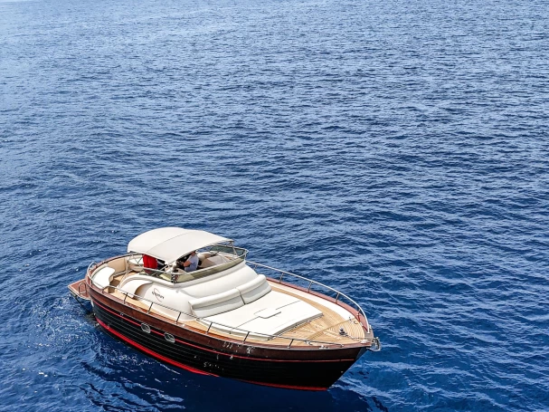 Hire Motorboat Apreamare with a boat licence