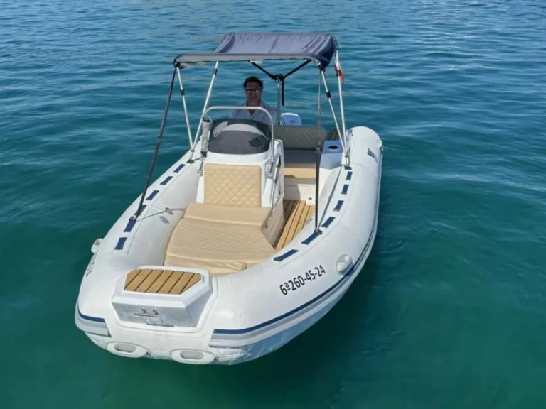 Motorboat hire in Can Picafort - Tiger Marine 480