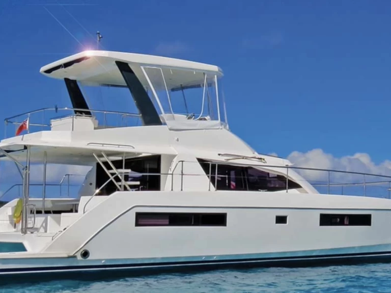 Charter a Leopard Leopard 43 Powercat in Hyères on Samboat