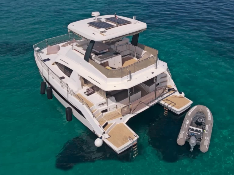 Hire Catamaran Leopard with a boat licence