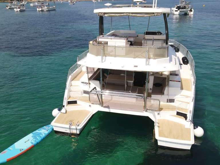 Catamaran to hire Hyères at the best price