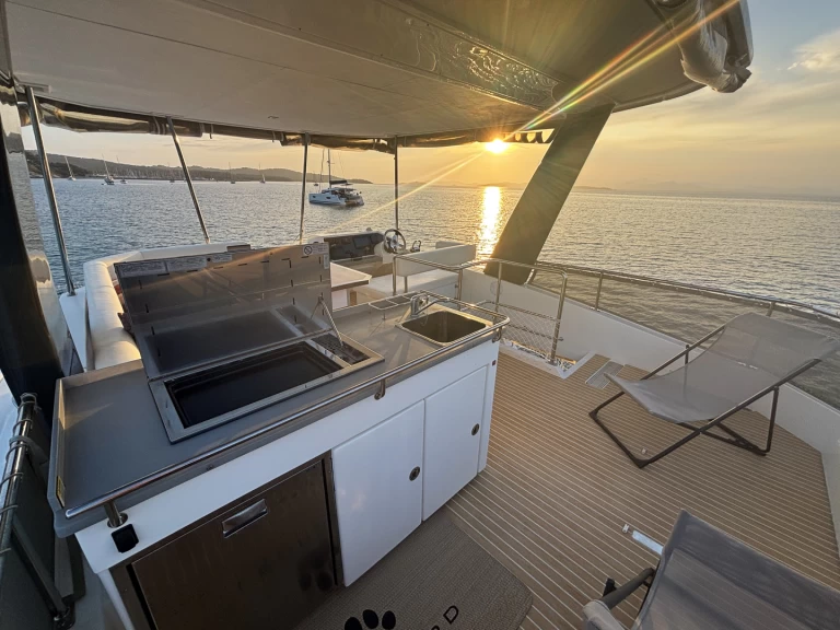 Leopard Leopard 43 Powercat charter bareboat or skippered in  Hyères
