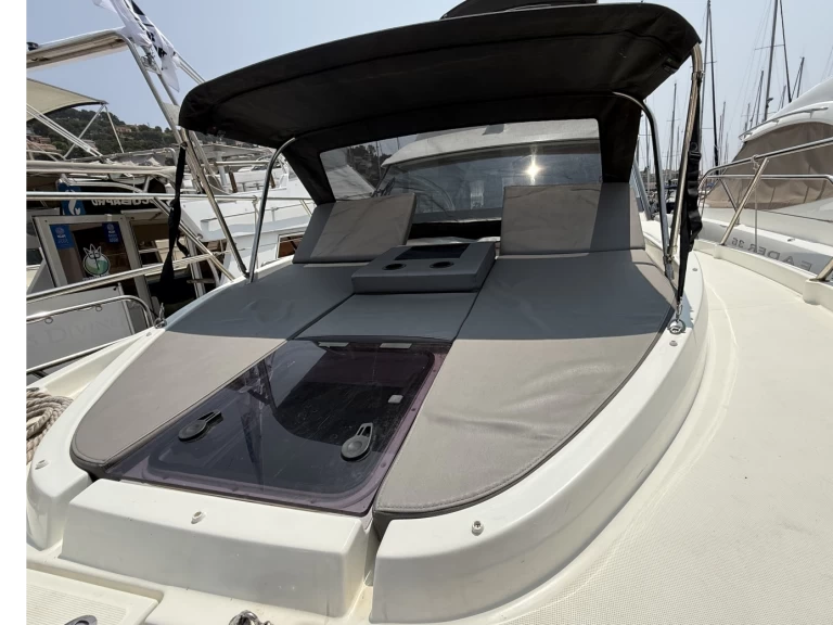 Hire a Bénéteau Antares 11.20 Fly Saint-Mandrier-sur-Mer