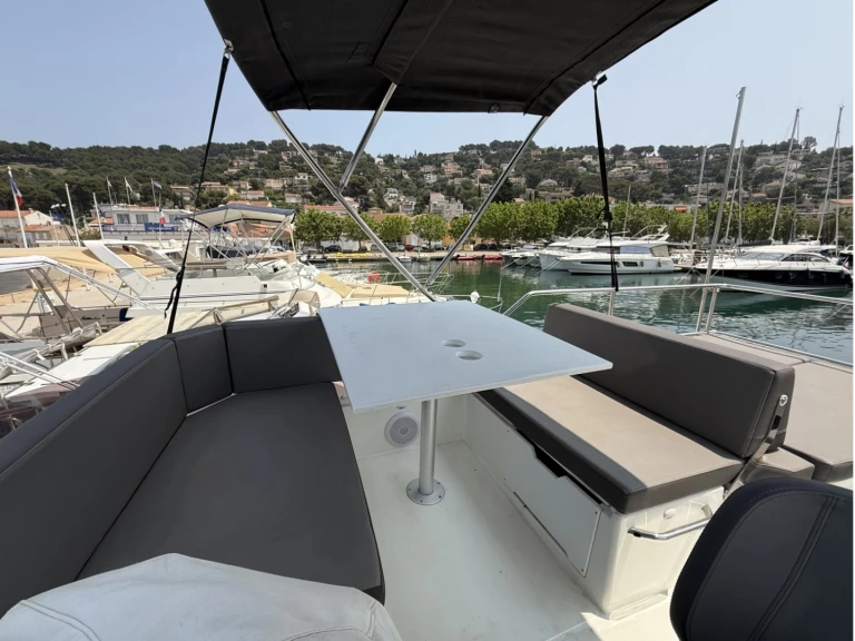 Yacht hire Saint-Mandrier-sur-Mer cheap Antares 11.20 Fly