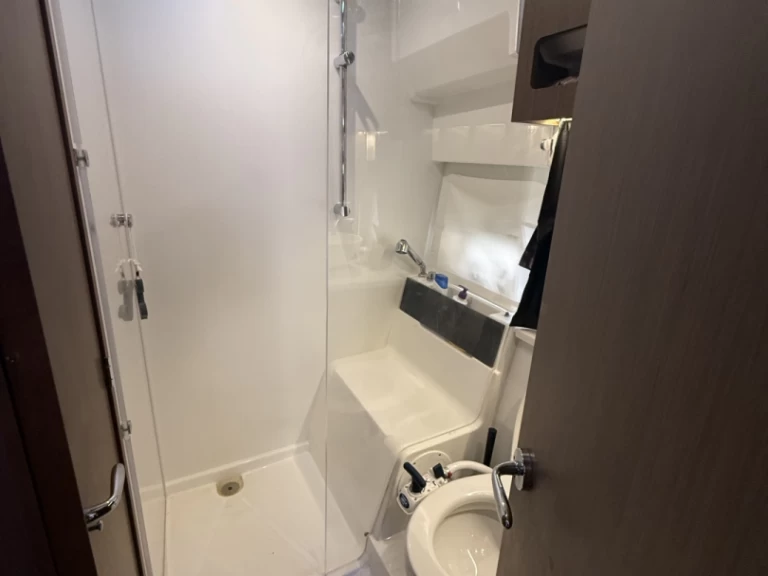 Motorboat hire in Saint-Mandrier-sur-Mer - Bénéteau Antares 11.20 Fly