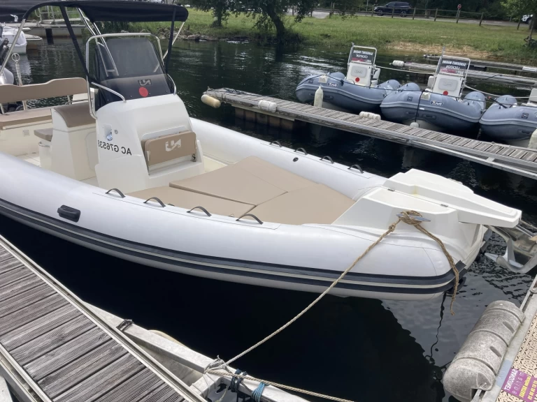 Hire RIB Nuova Jolly with a boat licence