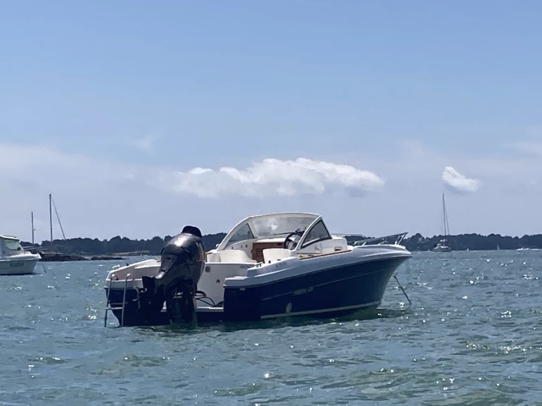 Charter a Bénéteau Ombrine 630 WA in Vannes on Samboat