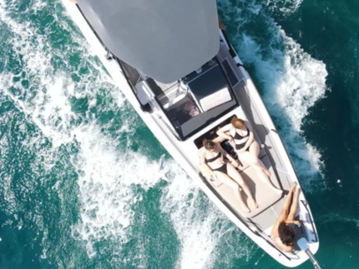 Hire Motorboat Axopar with a boat licence