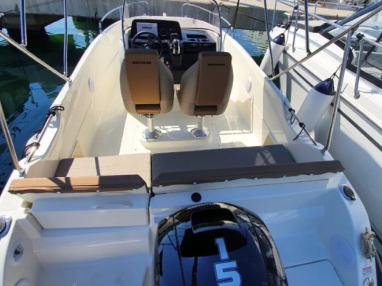 Yacht hire Empuriabrava cheap Activ 605 Sundeck