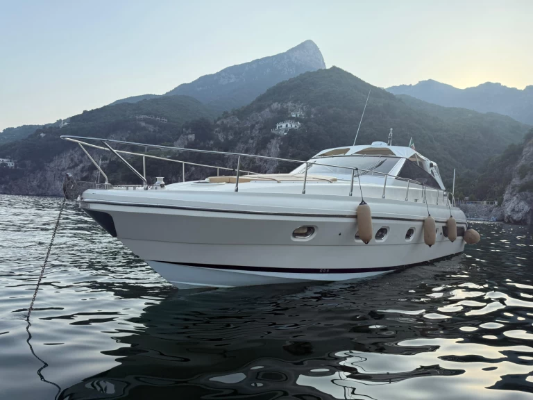 Motorboat hire in Porto di Salerno - Gianneti 45
