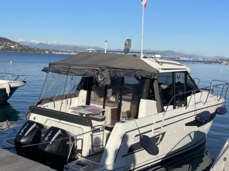 Yacht charter Mandelieu-la-Napoule - Jeanneau Merry Fisher 895 Cruiser on SamBoat