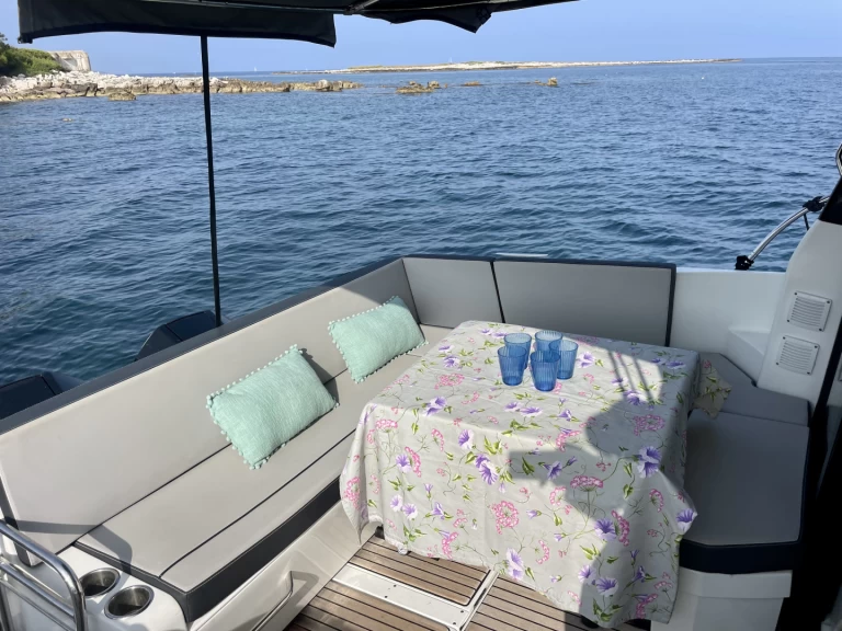 Yacht hire Mandelieu-la-Napoule cheap Merry Fisher 895 Cruiser