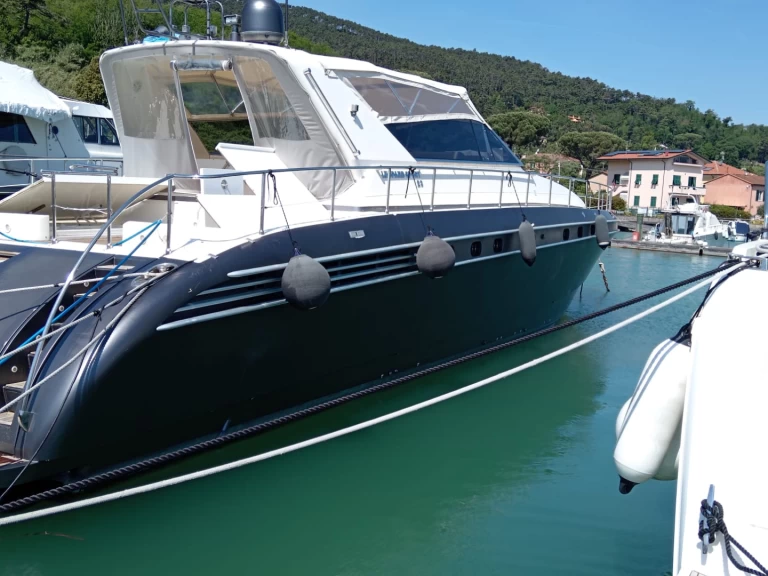 Luxury Yacht to hire Nettuno at the best price