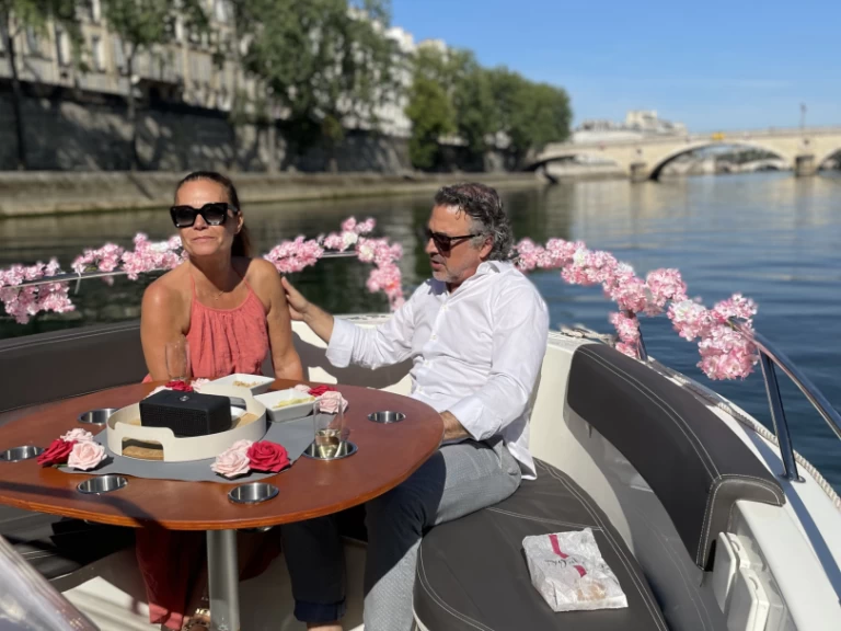 Yacht hire Paris cheap Pacific Craft 670 Open