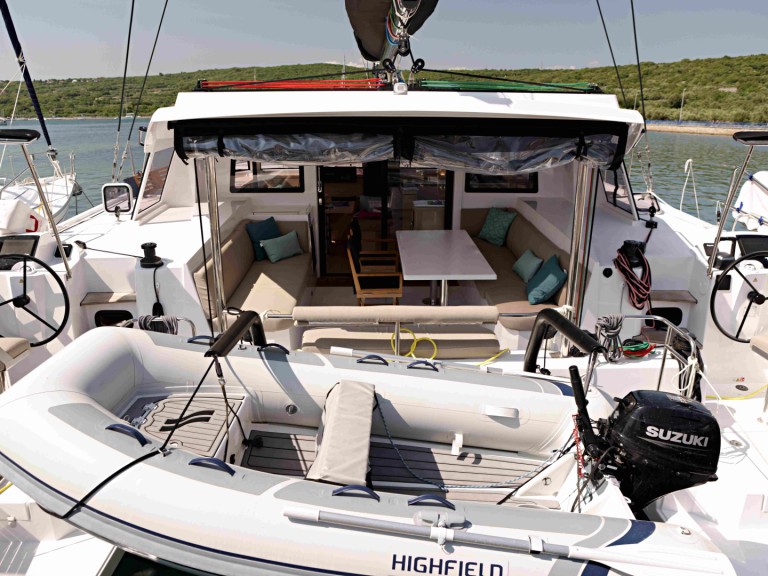 Charter a Nautitech Nautitech 40 in Punat on Samboat