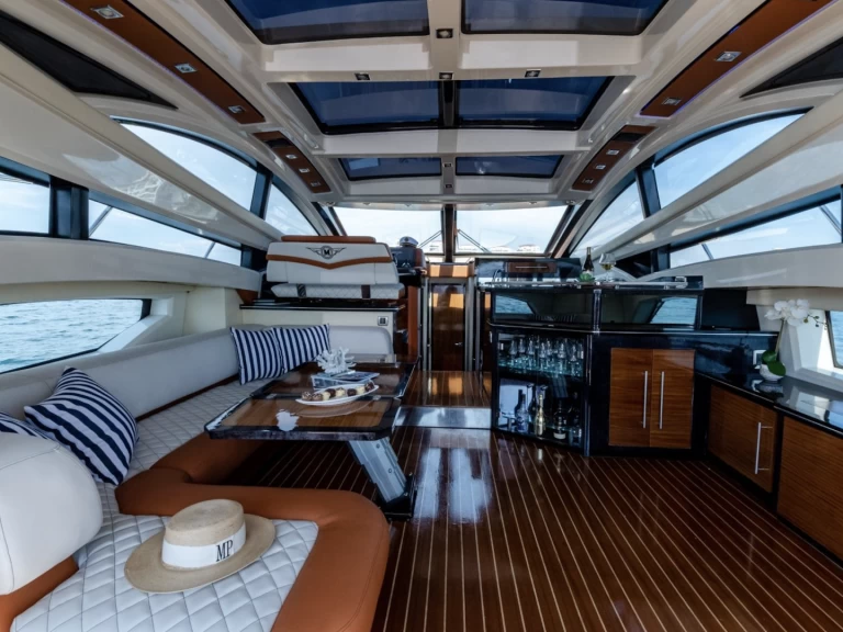 Yacht charter Puerto Vallarta - Marquis 500 on SamBoat