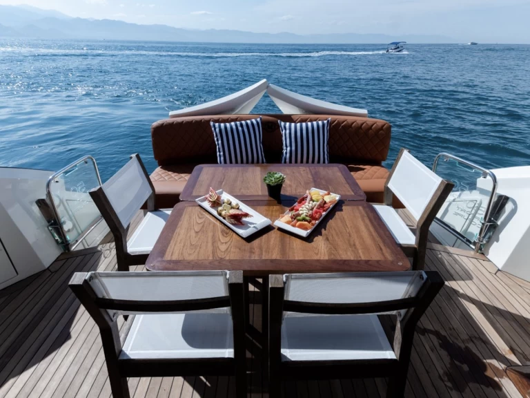 Hire a Marquis 500 Puerto Vallarta