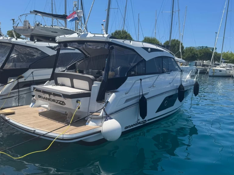 Motorboat to hire Trogir at the best price