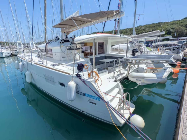 Hire a Lagoon Lagoon 400 S2 Pula