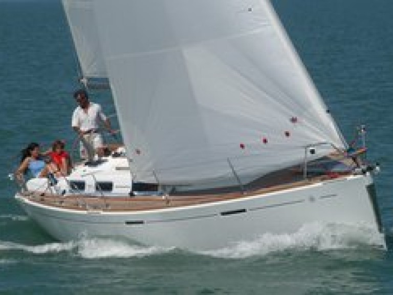 Sailboat to hire Sant Antoni de Portmany at the best price