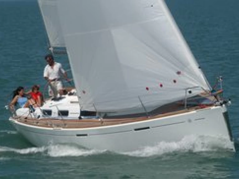 Sailboat to hire Sant Antoni de Portmany at the best price