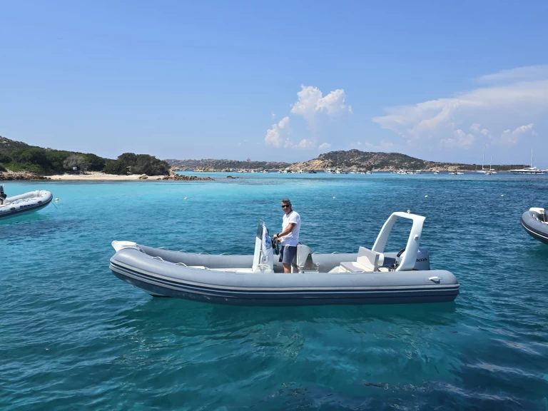 Charter a Bwa Bwa 650 in Maddalena archipelago on Samboat