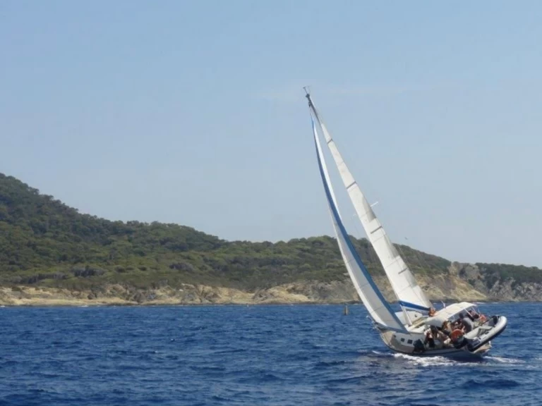 Sailboat hire in Toulon - Comar Comet 1050