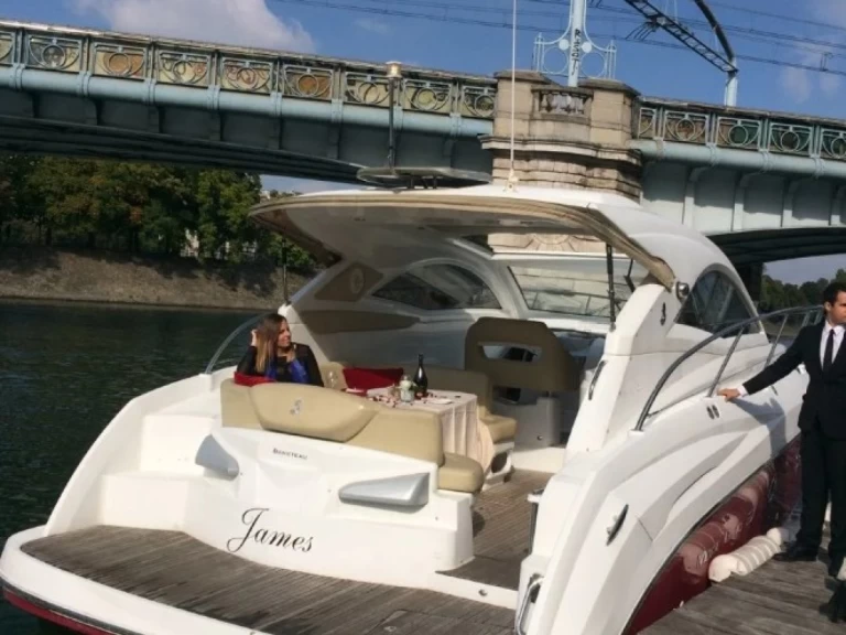 Hire a Bénéteau Monte Carlo 37 Paris