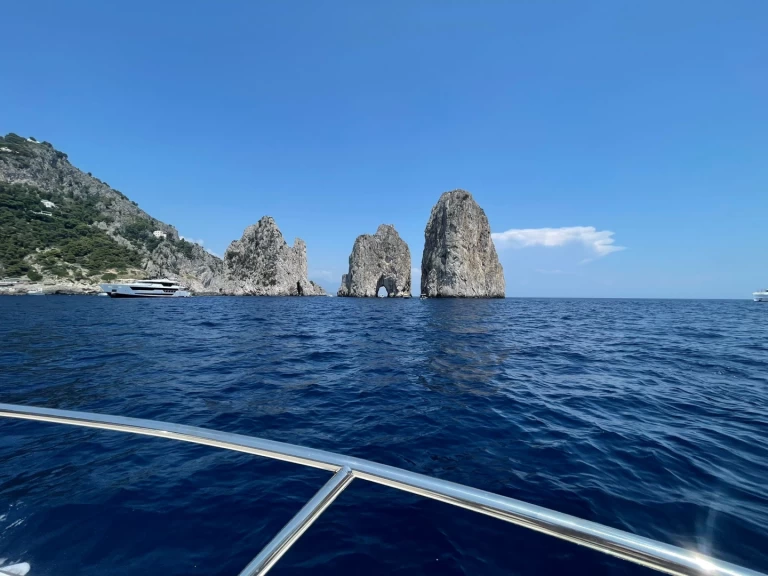 Motorboat to hire Salerno at the best price