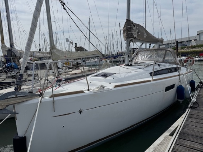 Yacht hire La Rochelle cheap SUN ODYSSEY 349 QR 2016