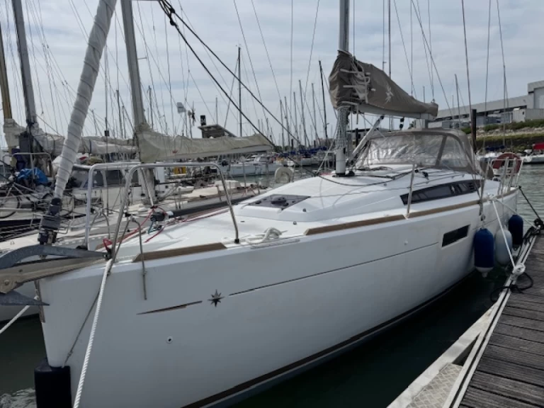 Yacht hire La Rochelle cheap SUN ODYSSEY 349 QR 2016