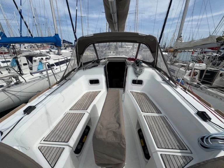 Sailboat hire in La Rochelle - SUN ODYSSEY 349 QR 2016 SUN ODYSSEY 349 QR 2016