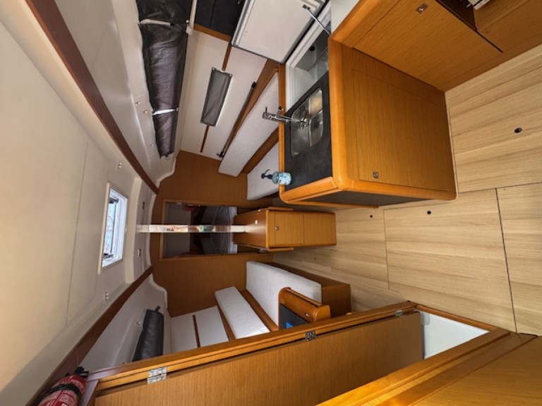 Hire Sailboat with or without skipper SUN ODYSSEY 349 QR 2016 La Rochelle