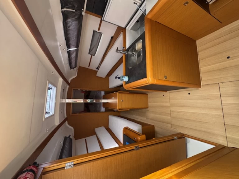 Hire Sailboat with or without skipper SUN ODYSSEY 349 QR 2016 La Rochelle