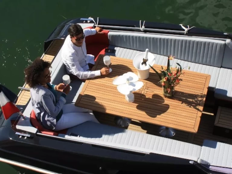 Hire Motorboat Tullio Abatte with a boat licence