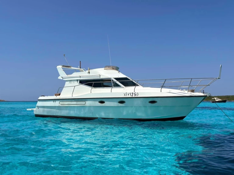 Azimut Azimut 37 Fly charter bareboat or skippered in  Stintino