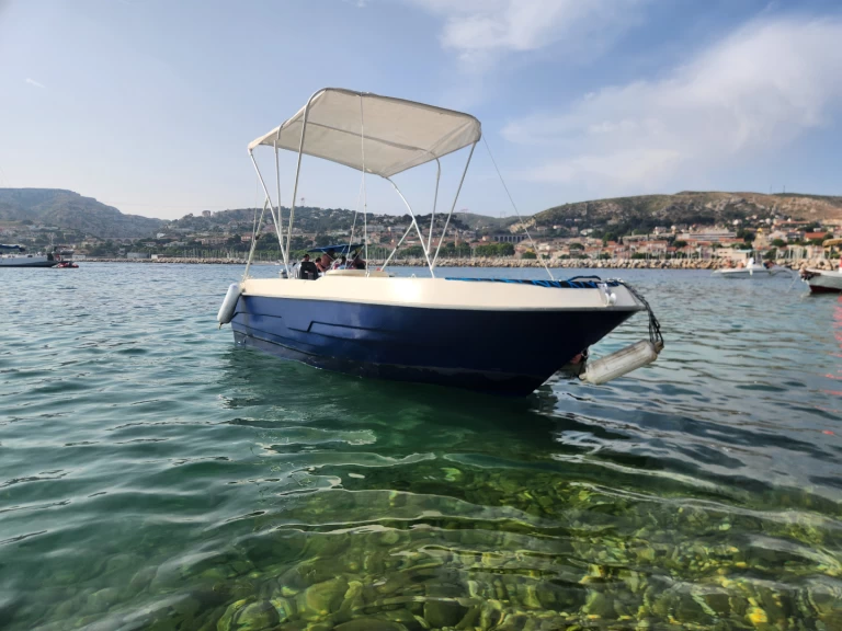 Hire a Prusa Marine Prusa 450 Marseille