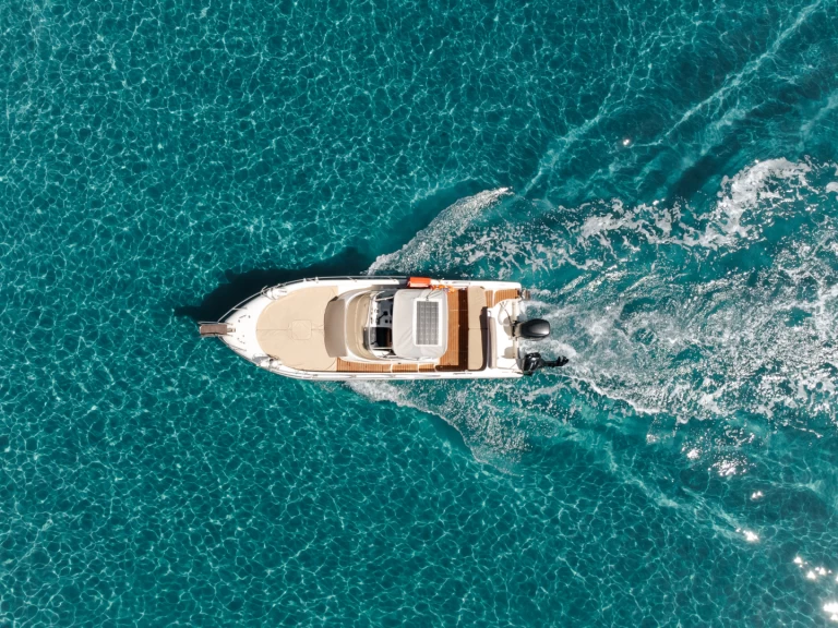 Hire Motorboat Poseidon with a boat licence