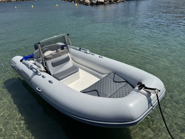 Hire RIB Capelli with a boat licence