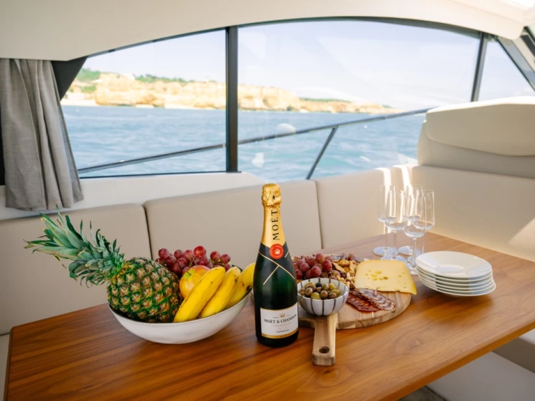 Yacht hire Vilamoura cheap 37 CA