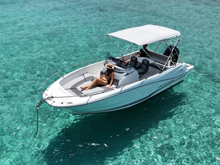 Yacht charter Marina Botafoch - Jeanneau CAP CAMARAT 6,5 CC Style on SamBoat