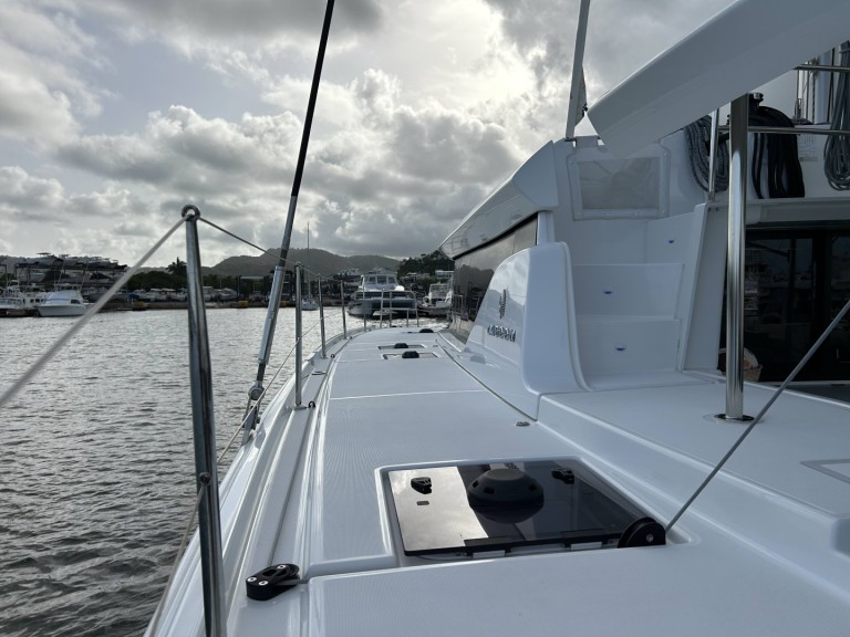 Hire Catamaran Lagoon with a boat licence