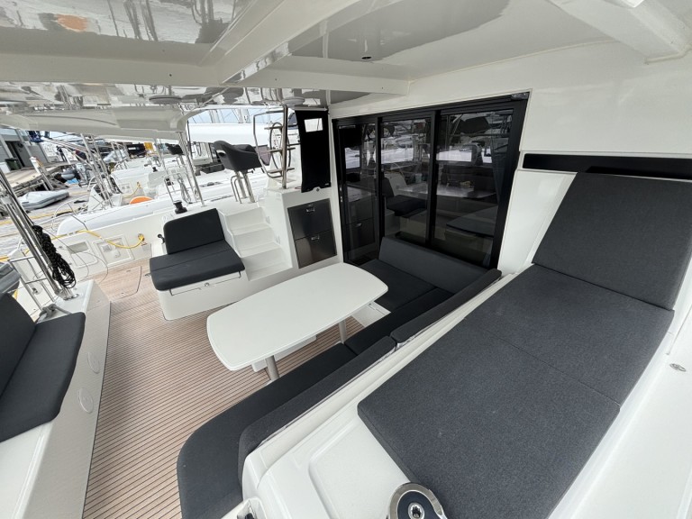 Yacht hire Playa Sardinera cheap Lagoon 42