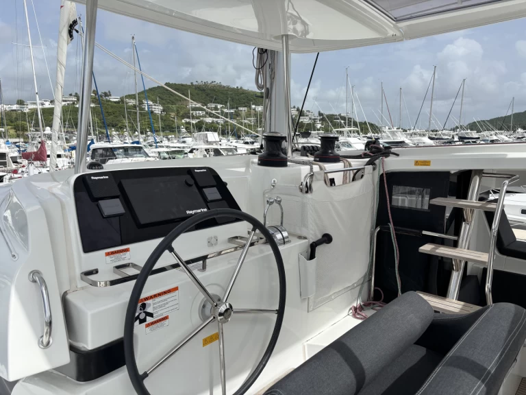 Catamaran hire in Playa Sardinera - Lagoon Lagoon 42